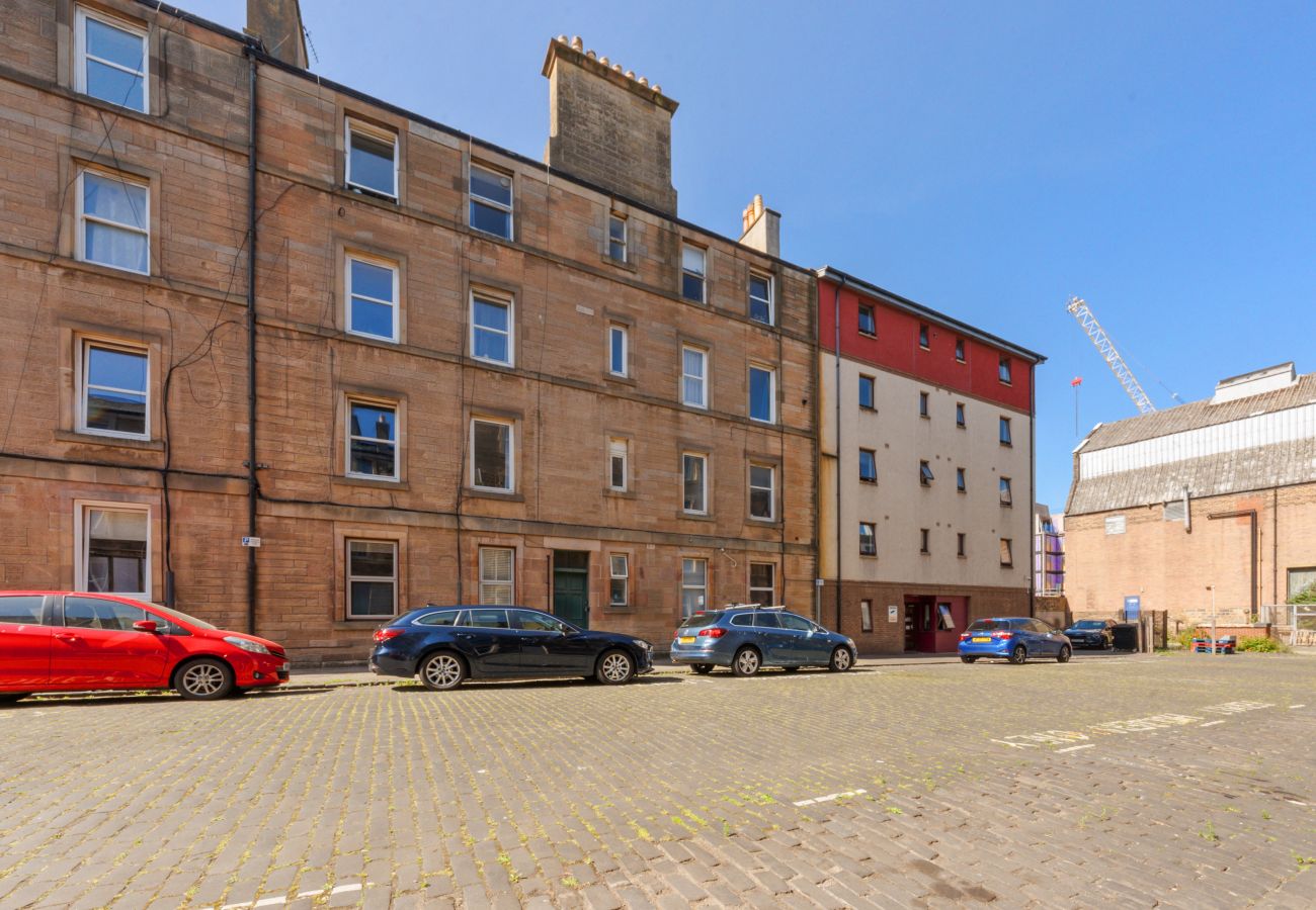 Apartment in Edinburgh - Thorntree 2 Bedroom Apartment with Sofa Bed  - Edinburgh 