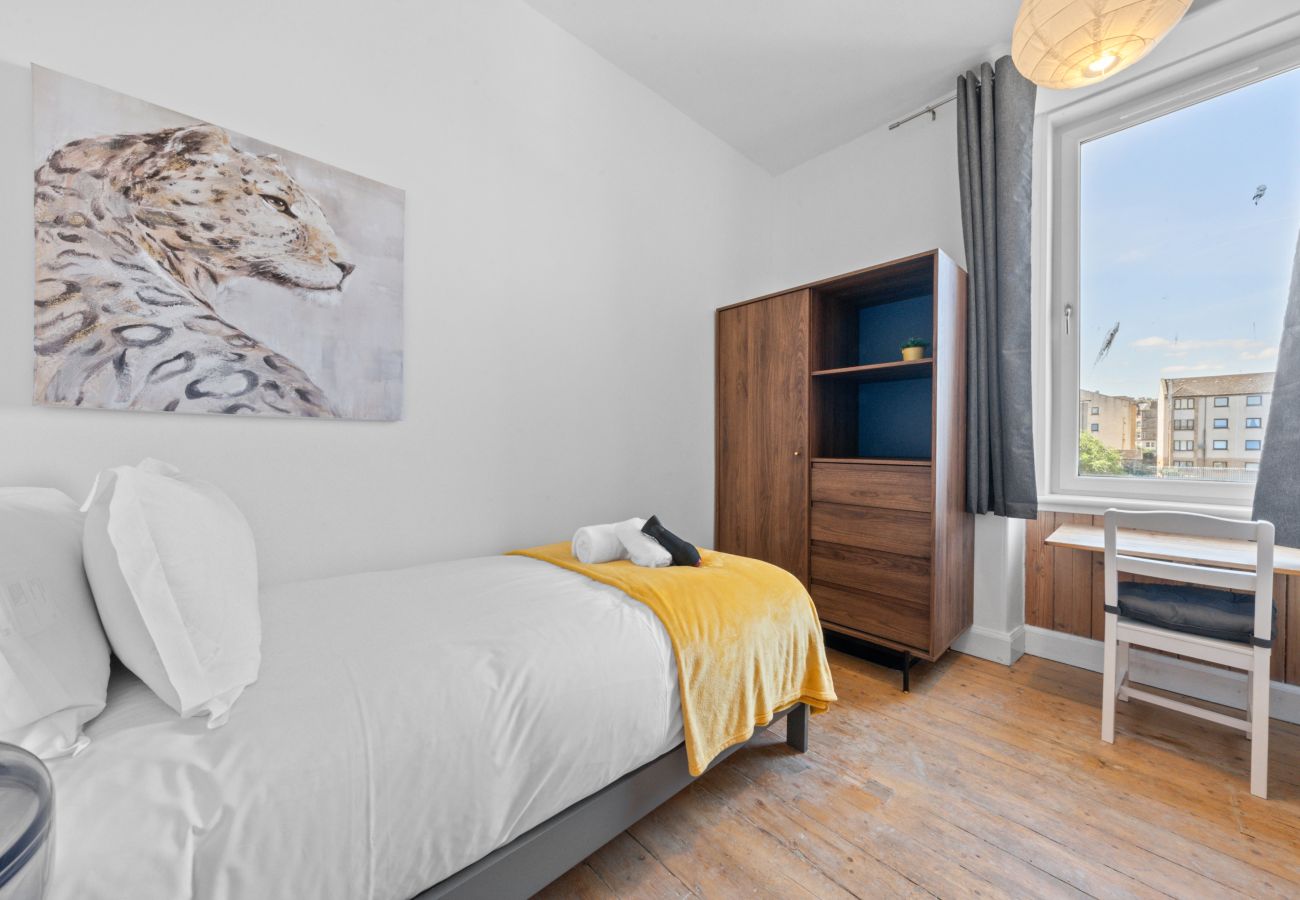 Apartment in Edinburgh - Thorntree 2 Bedroom Apartment with Sofa Bed  - Edinburgh 