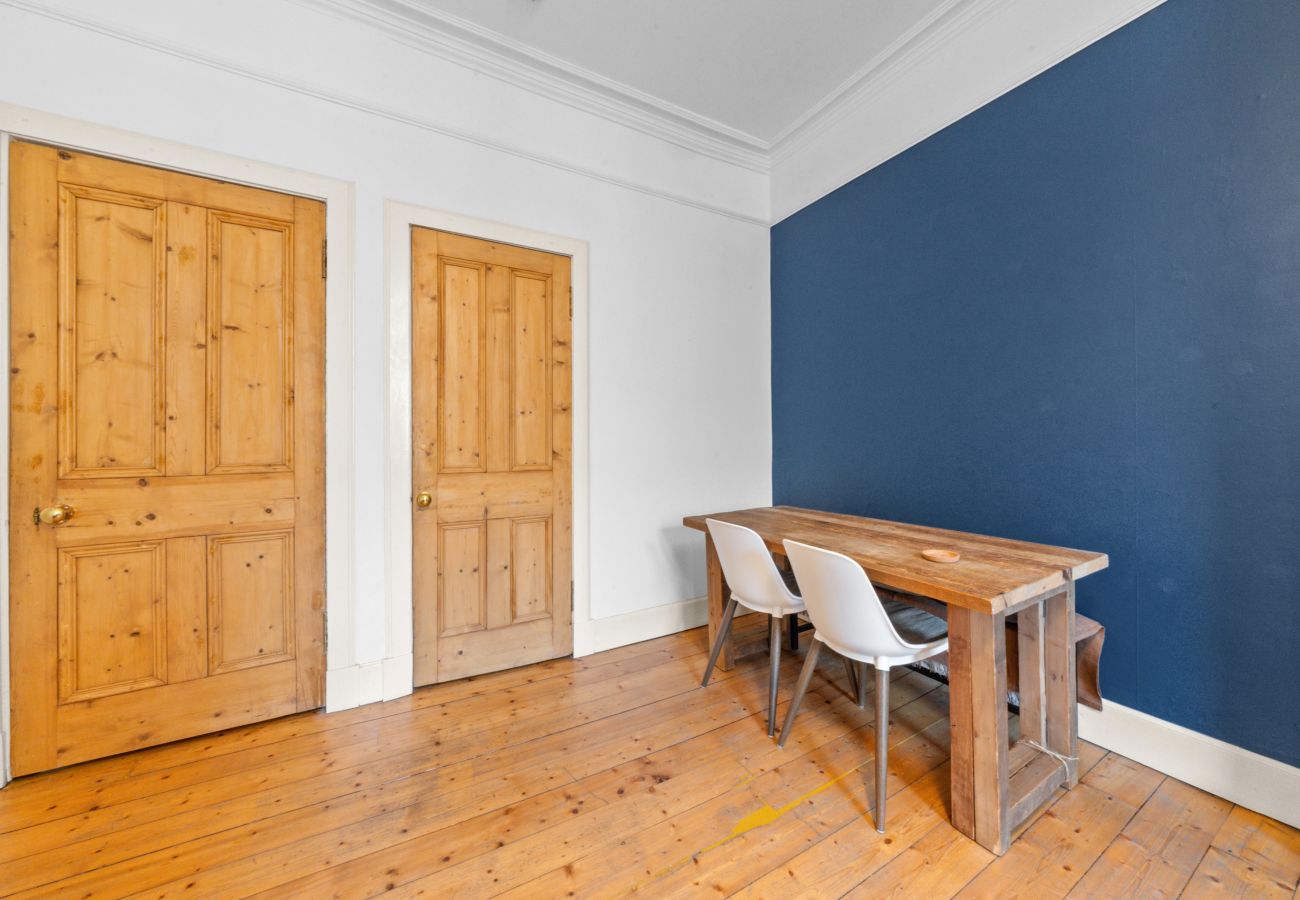 Apartment in Edinburgh - Thorntree 2 Bedroom Apartment with Sofa Bed  - Edinburgh 