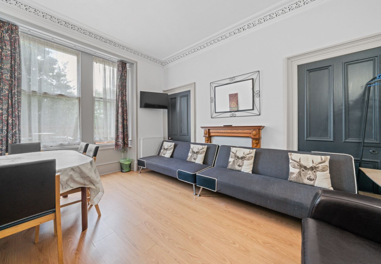 Apartment in Inverness - Central Inverness Hideaway - 2 Bedroom Flat