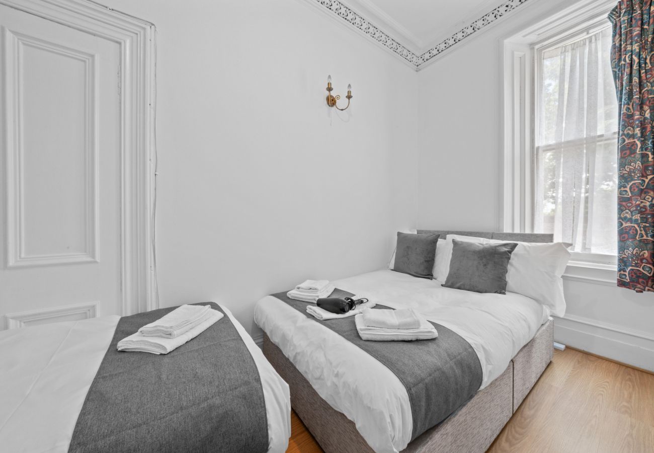 Apartment in Inverness - Central Inverness Hideaway - 2 Bedroom Flat