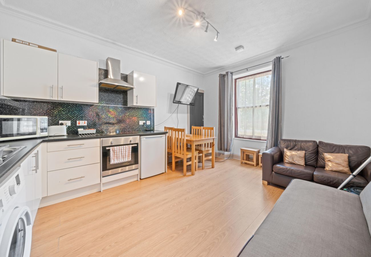 Apartment in Inverness - 2 Bedroom Inverness Apartment - Perfect Location