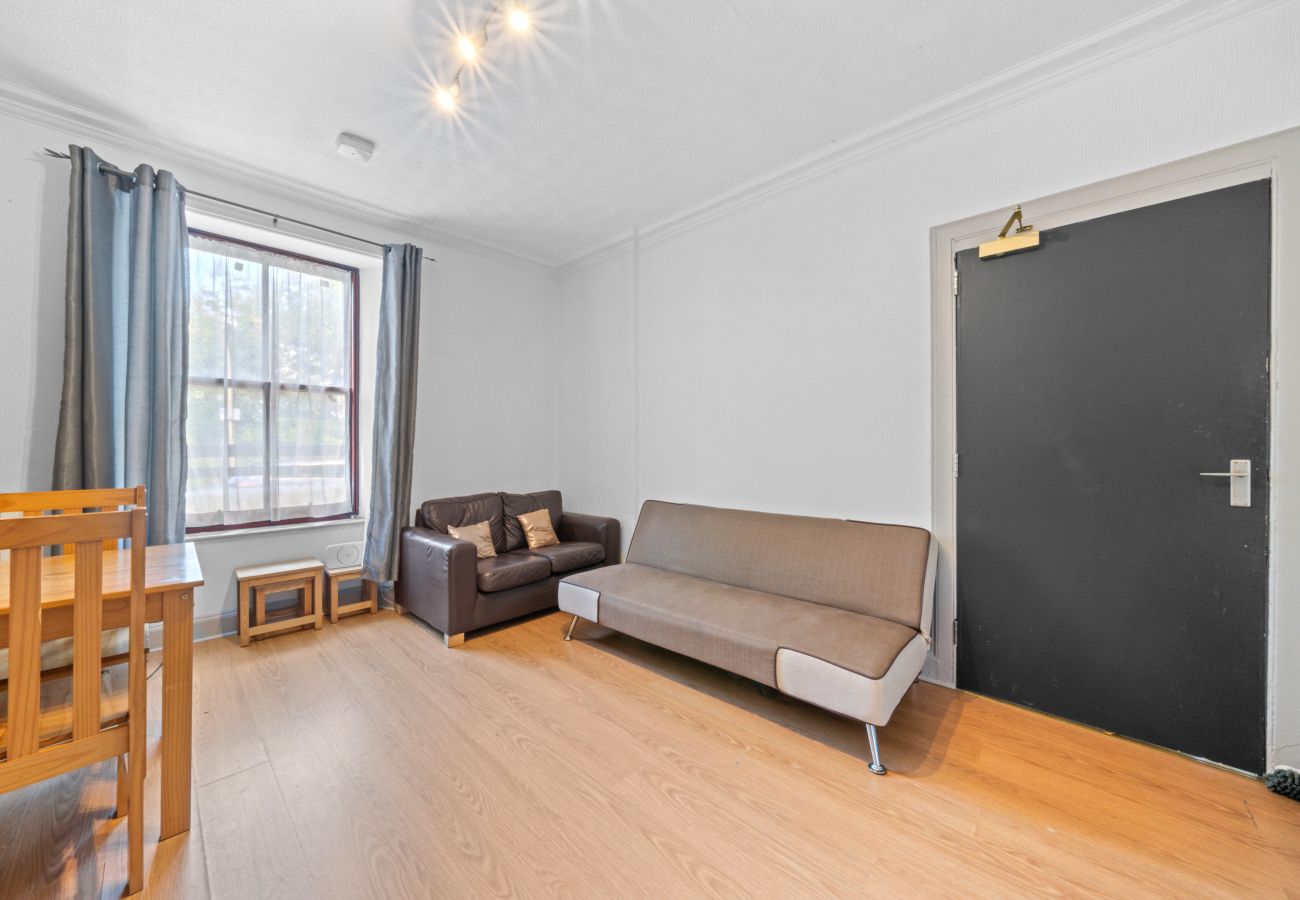 Apartment in Inverness - 2 Bedroom Inverness Apartment - Perfect Location