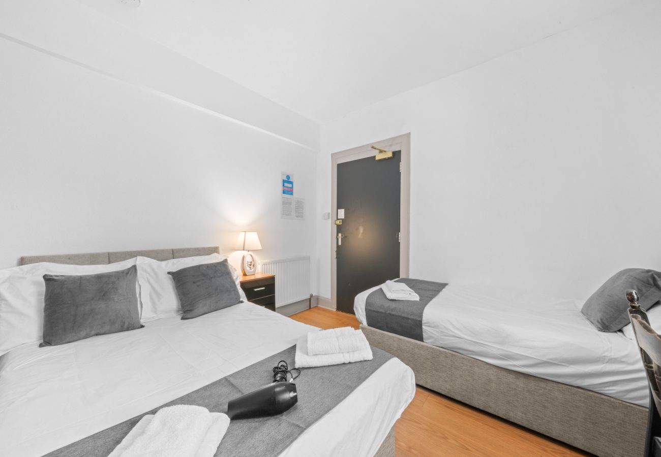 Apartment in Inverness - 2 Bedroom Inverness Apartment - Perfect Location