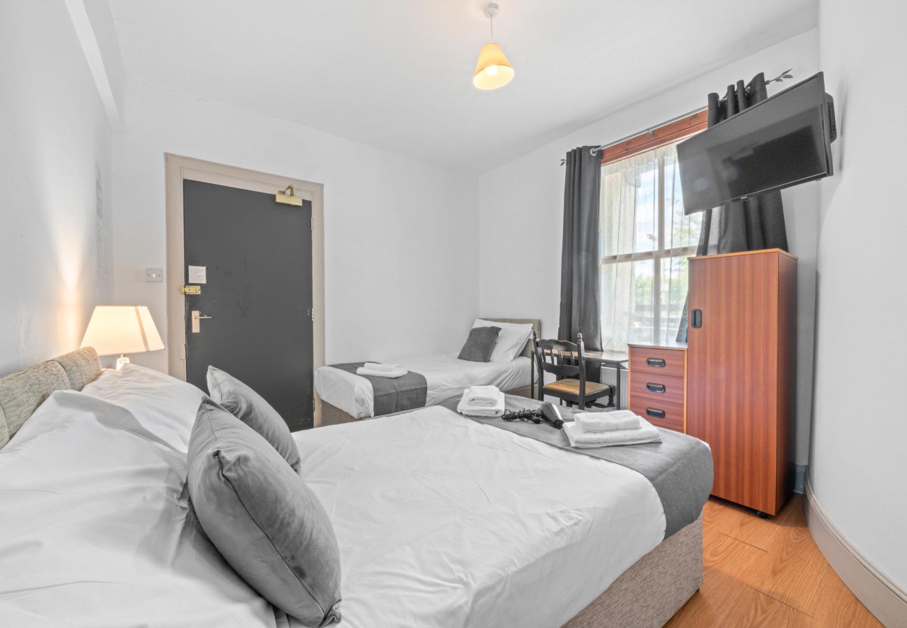 Apartment in Inverness - 2 Bedroom Inverness Apartment - Perfect Location