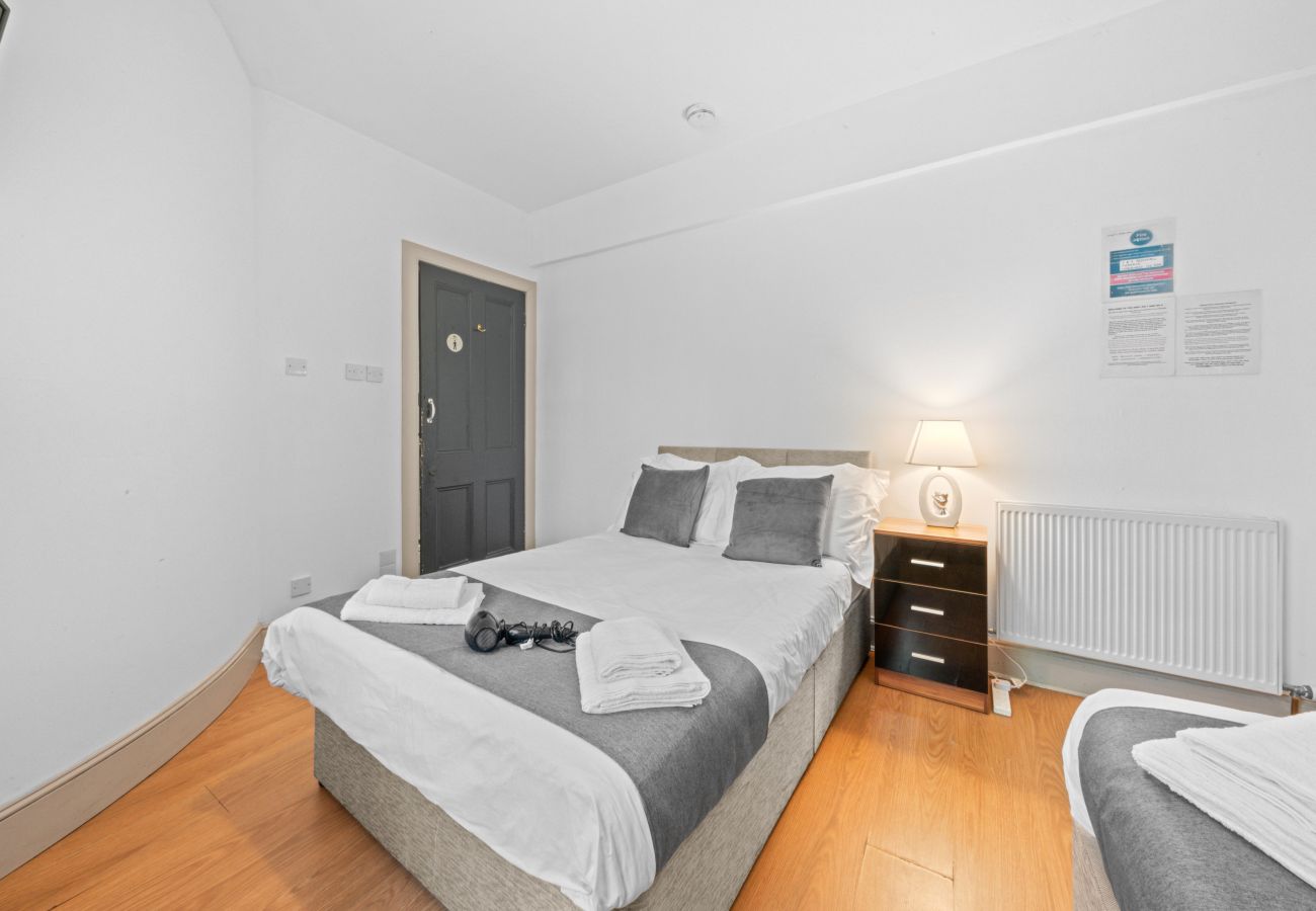 Apartment in Inverness - 2 Bedroom Inverness Apartment - Perfect Location