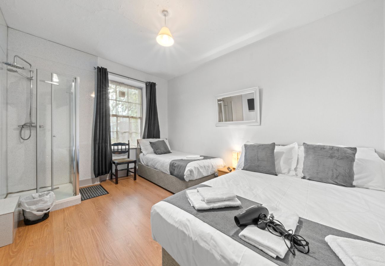 Apartment in Inverness - 2 Bedroom Inverness Apartment - Perfect Location