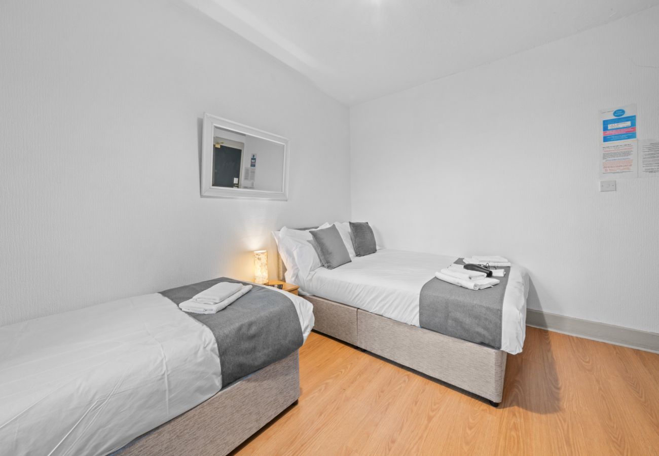 Apartment in Inverness - 2 Bedroom Inverness Apartment - Perfect Location