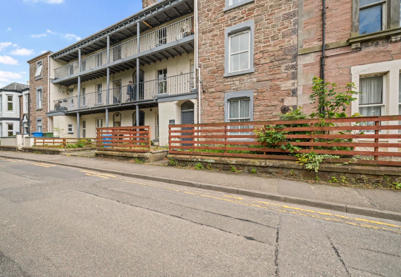 Apartment in Inverness - 2 Bedroom Inverness Apartment - Perfect Location