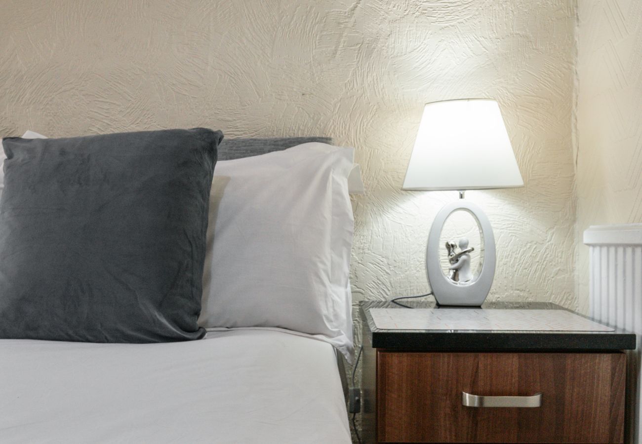 Rent by room in Inverness - Struy Guest House - Room 2  - Inverness 