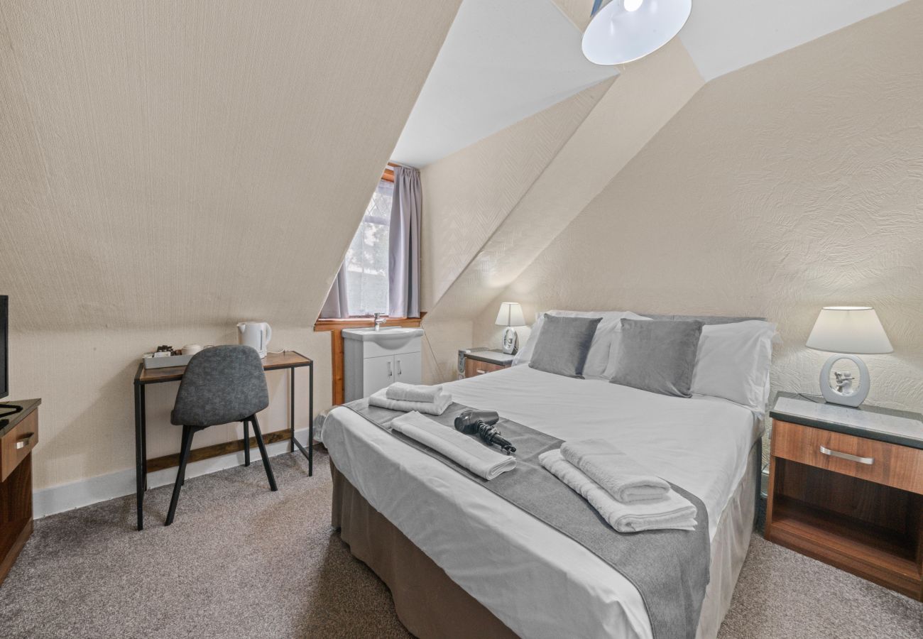Rent by room in Inverness - Struy Guest House - Room 2  - Inverness 