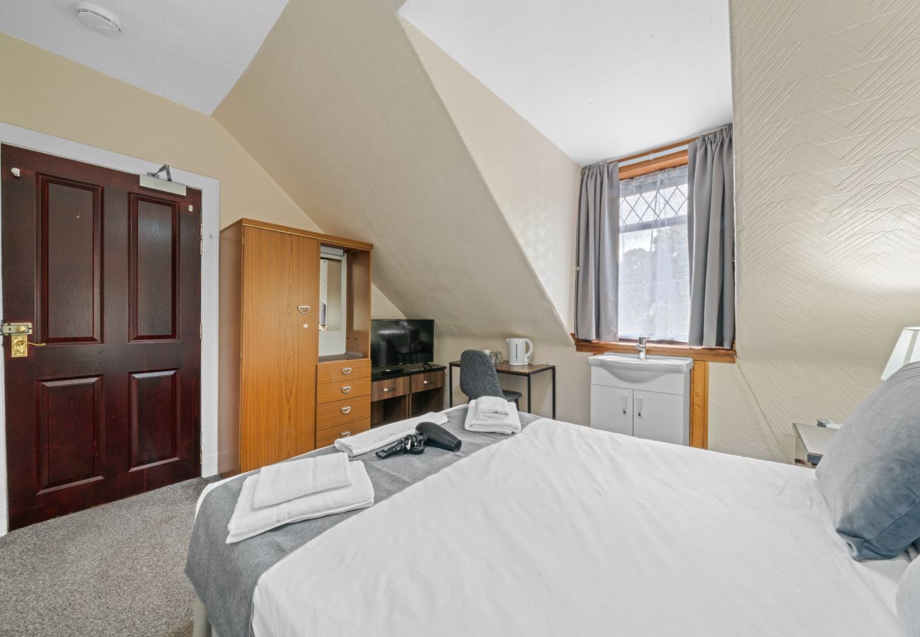 Rent by room in Inverness - Struy Guest House - Room 2  - Inverness 