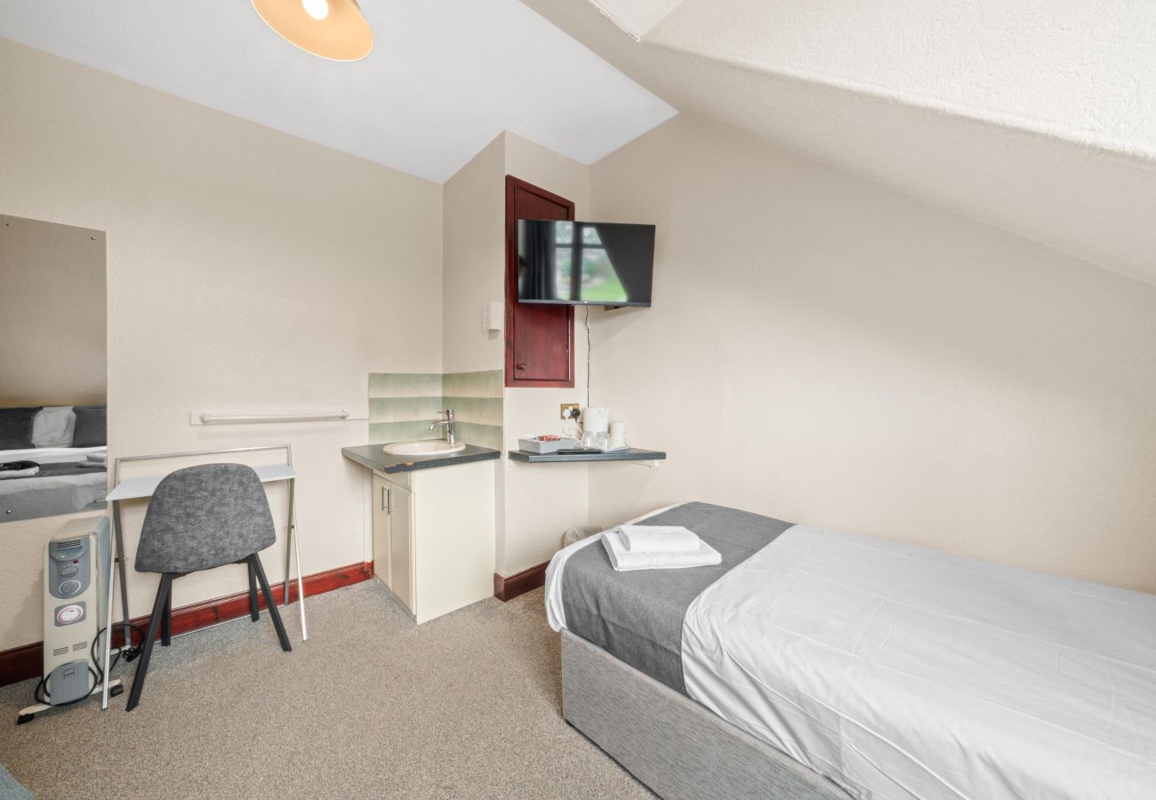 Rent by room in Inverness - Struy Guest House - Room 3 - Inverness 
