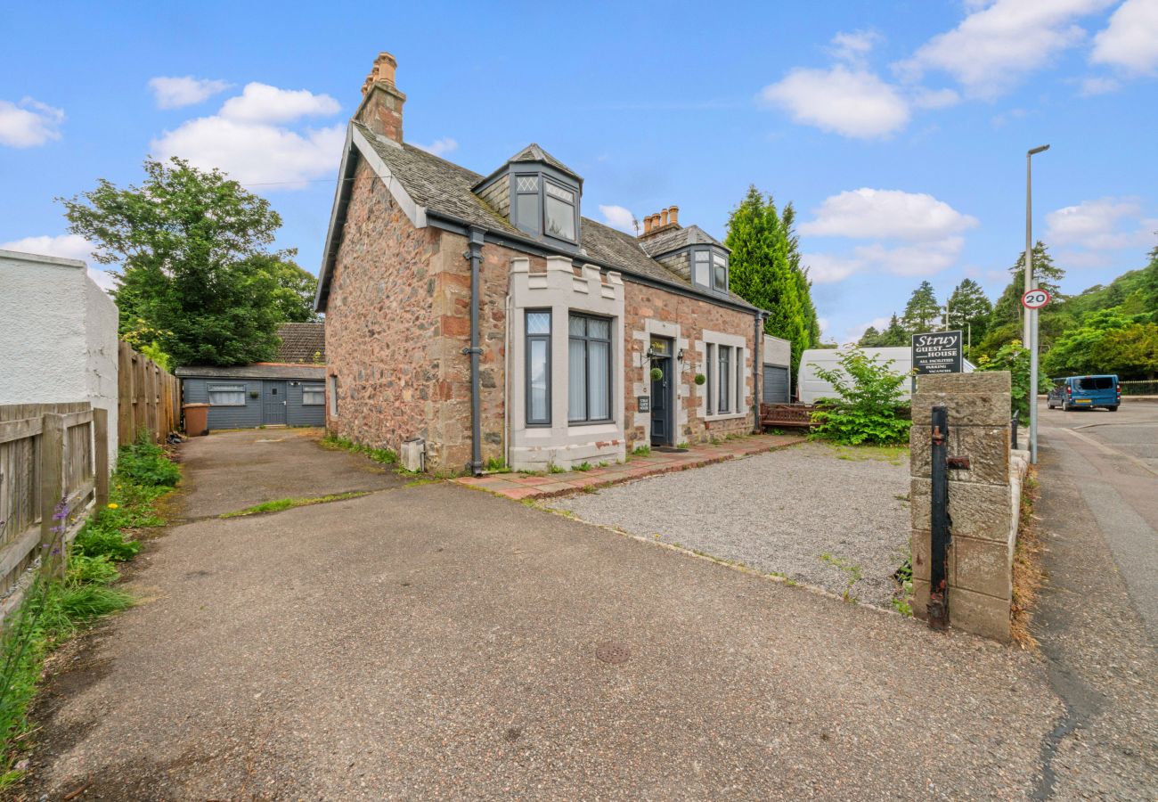 Rent by room in Inverness - Struy Guest House - Room 4  - Inverness 