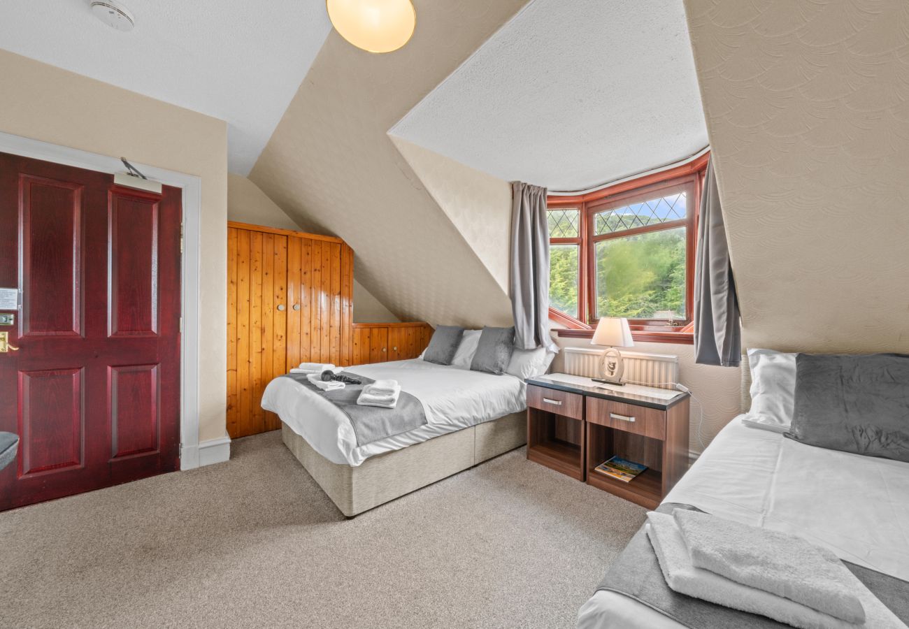 Rent by room in Inverness - Struy Guest House - Room 4  - Inverness 