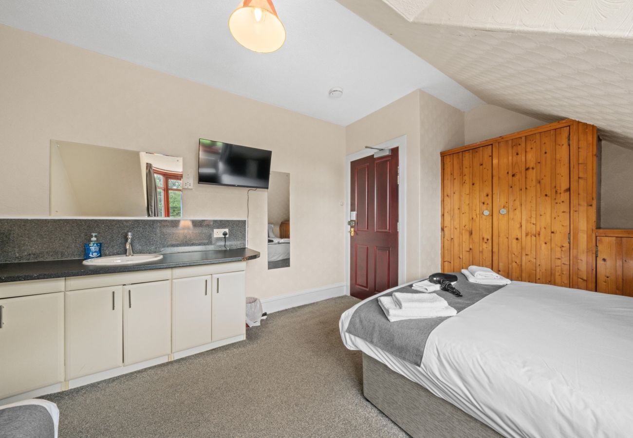 Rent by room in Inverness - Struy Guest House - Room 4  - Inverness 