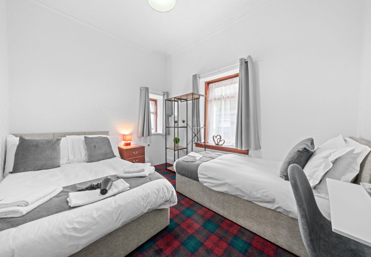 Rent by room in Inverness - Struy Guest House - Room 5  - Inverness 