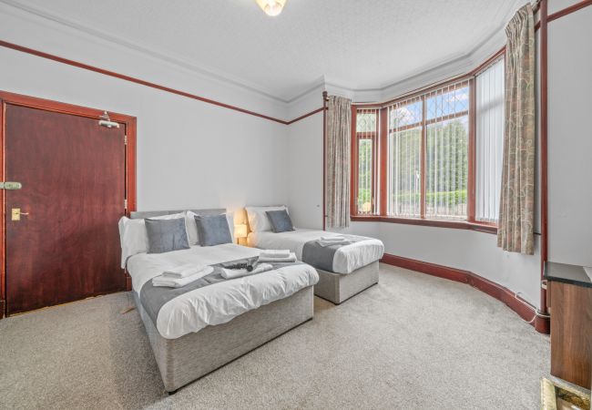 Rent by room in Inverness - Struy Guest House - Room 6  - Inverness 