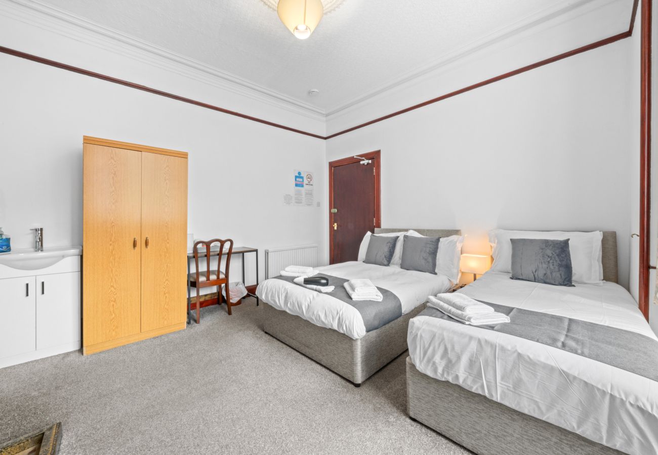Rent by room in Inverness - Struy Guest House - Room 6  - Inverness 