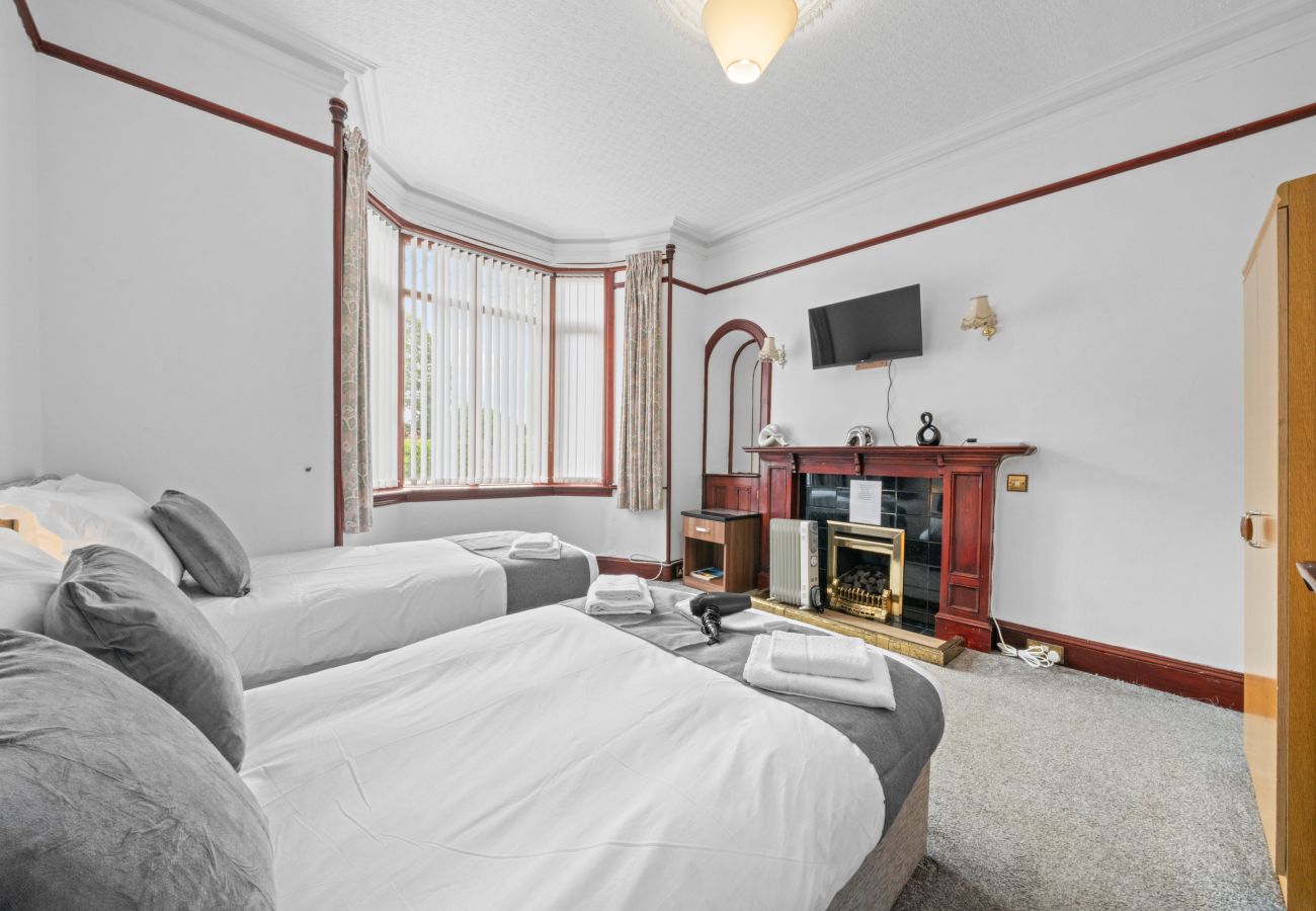 Rent by room in Inverness - Struy Guest House - Room 6  - Inverness 