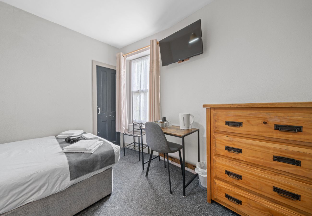 Rent by room in Inverness - Haugh Guest House - Room 4 - Inverness	