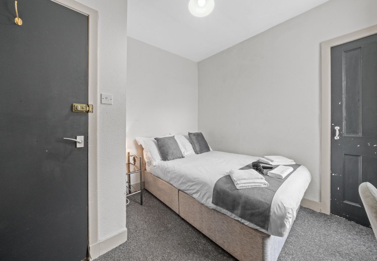 Rent by room in Inverness - Haugh Guest House - Room 4 - Inverness	