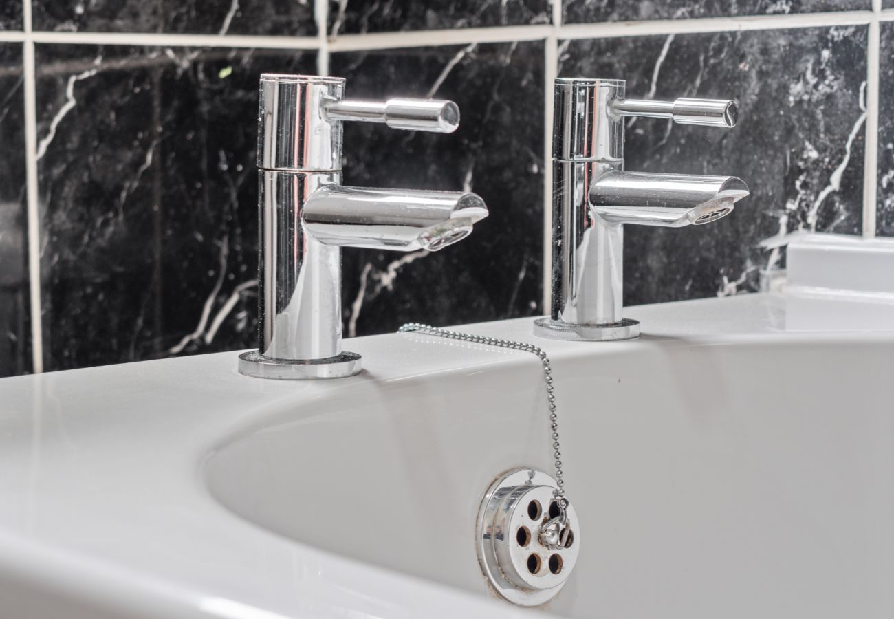 Apartment in Harthill - Mollison 2 Bedroom Apartment - Harthill	