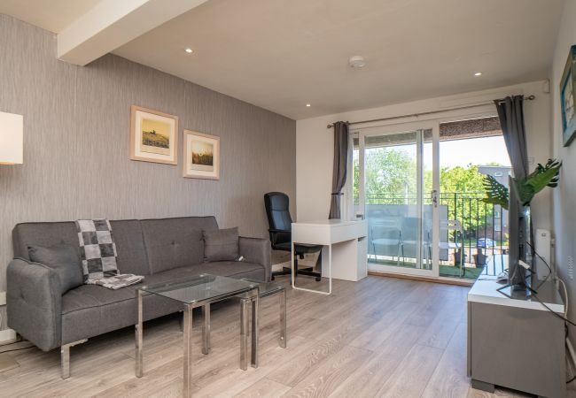 Apartment in Edinburgh - Northfield 1 Bedroom Apartment with Sofa Bed - Edinburgh 