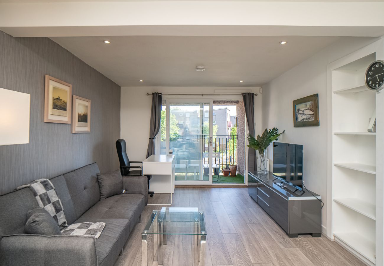 Apartment in Edinburgh - Northfield 1 Bedroom Apartment with Sofa Bed - Edinburgh 