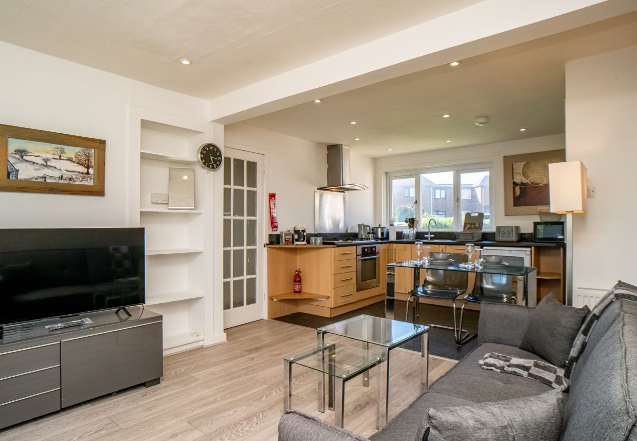 Apartment in Edinburgh - Northfield 1 Bedroom Apartment with Sofa Bed - Edinburgh 