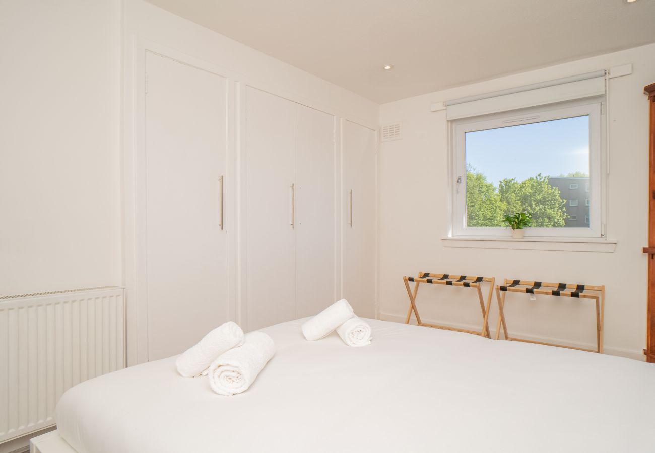 Apartment in Edinburgh - Northfield 1 Bedroom Apartment with Sofa Bed - Edinburgh 