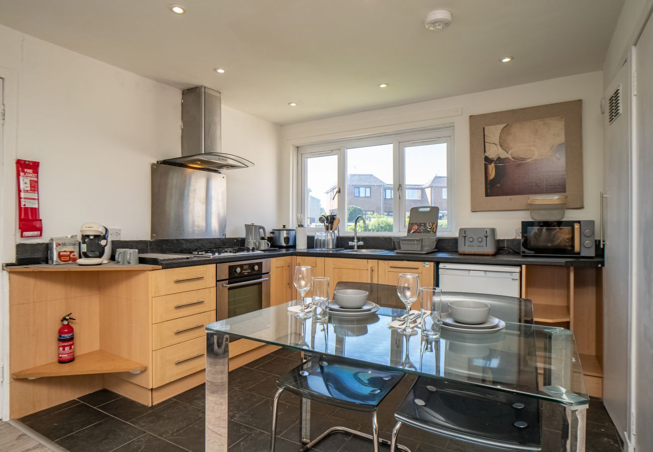 Apartment in Edinburgh - Northfield 1 Bedroom Apartment with Sofa Bed - Edinburgh 