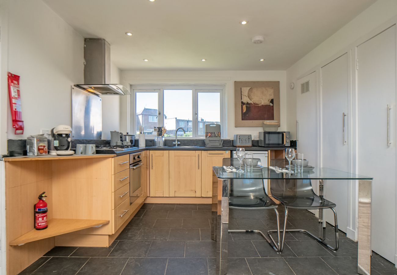 Apartment in Edinburgh - Northfield 1 Bedroom Apartment with Sofa Bed - Edinburgh 