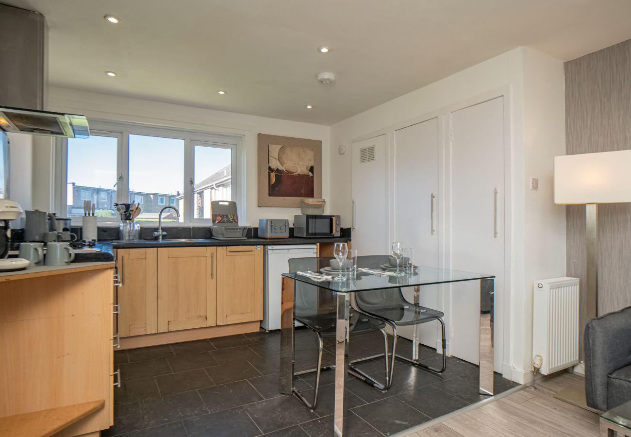 Apartment in Edinburgh - Northfield 1 Bedroom Apartment with Sofa Bed - Edinburgh 