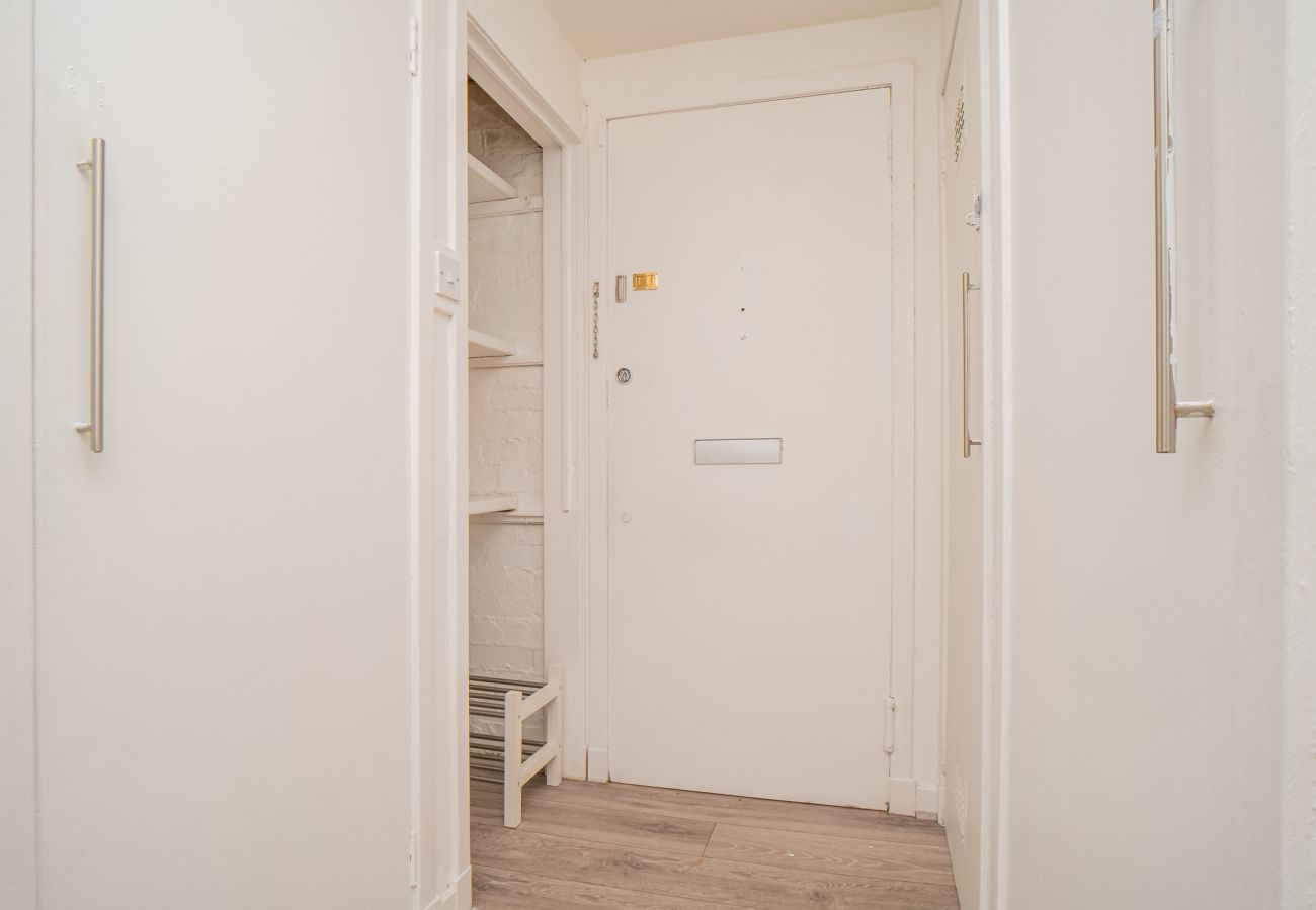 Apartment in Edinburgh - Northfield 1 Bedroom Apartment with Sofa Bed - Edinburgh 