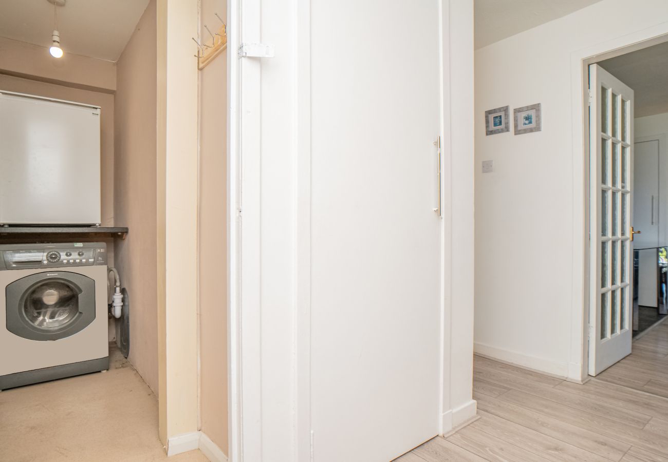 Apartment in Edinburgh - Northfield 1 Bedroom Apartment with Sofa Bed - Edinburgh 