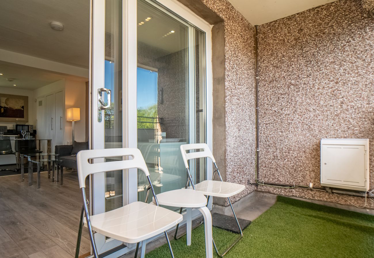 Apartment in Edinburgh - Northfield 1 Bedroom Apartment with Sofa Bed - Edinburgh 