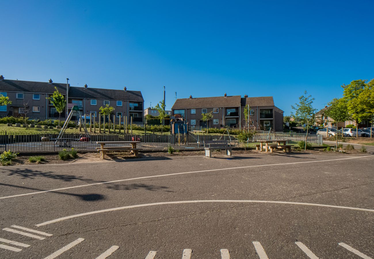 Apartment in Edinburgh - Northfield 1 Bedroom Apartment with Sofa Bed - Edinburgh 