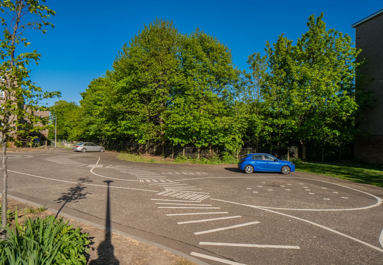 Apartment in Edinburgh - Northfield 1 Bedroom Apartment with Sofa Bed - Edinburgh 