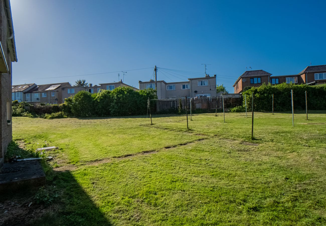 Apartment in Edinburgh - Northfield 1 Bedroom Apartment with Sofa Bed - Edinburgh 