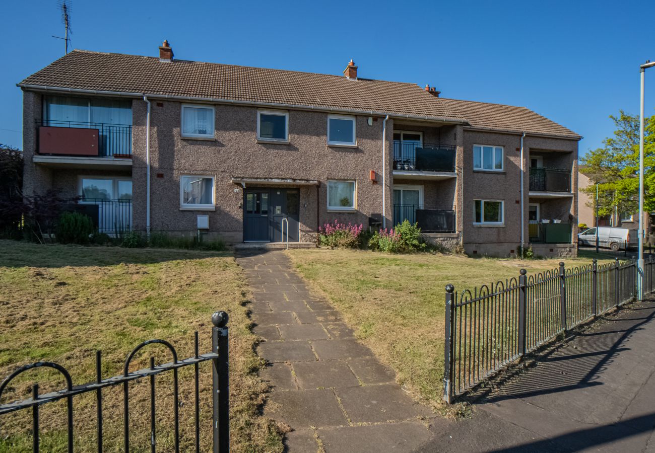 Apartment in Edinburgh - Northfield 1 Bedroom Apartment with Sofa Bed - Edinburgh 