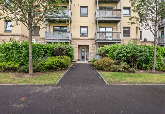 Apartment in Edinburgh - Hawkhill 1 Bedroom Apartment - Edinburgh