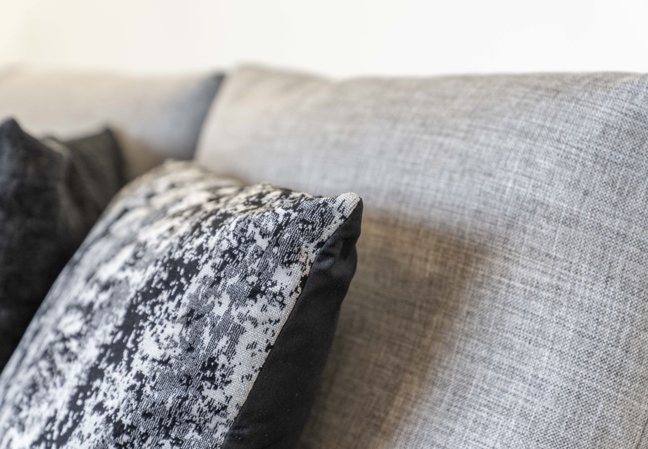 Apartment in Edinburgh - Hawkhill 1 Bedroom Apartment - Edinburgh