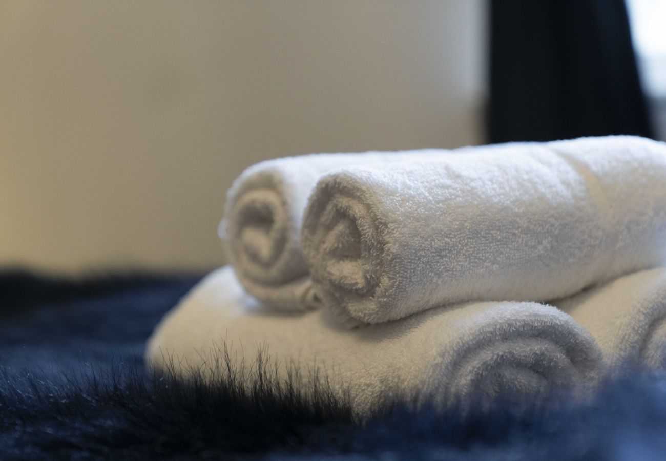 Apartment in Edinburgh - Hawkhill 1 Bedroom Apartment - Edinburgh