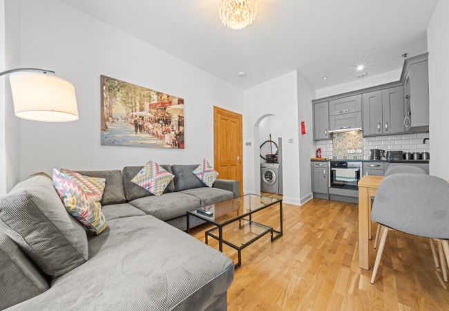 Apartment in Edinburgh - Modern Holyrood 1 Bedroom Apartment - Edinburgh
