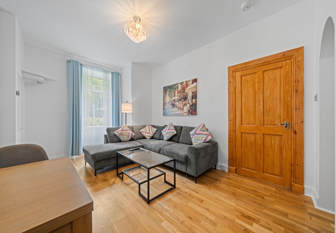 Apartment in Edinburgh - Milton 1 Bedroom Apartment with Sofa bed - Edinburgh