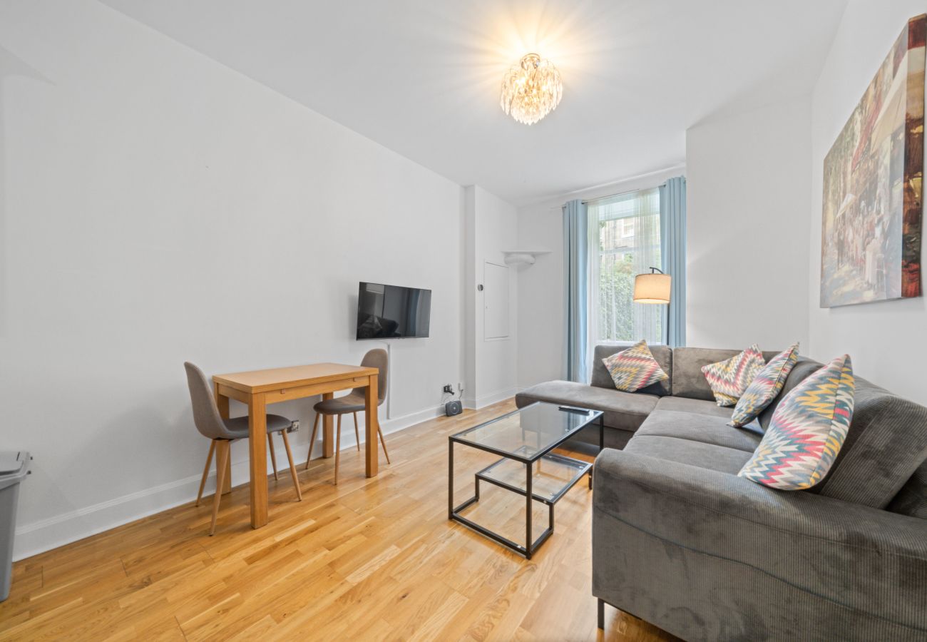 Apartment in Edinburgh - Milton 1 Bedroom Apartment with Sofa bed - Edinburgh