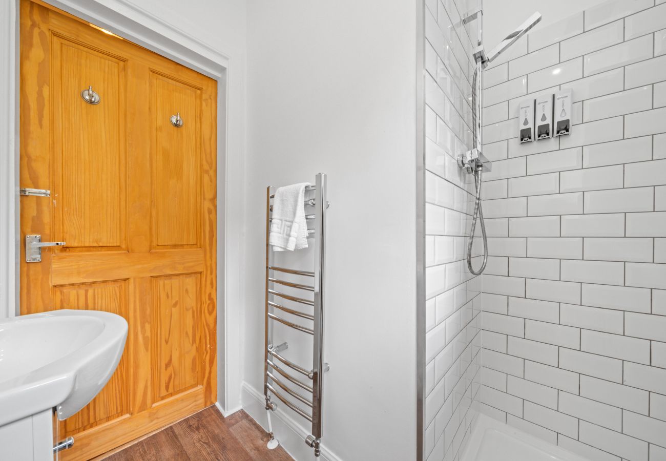 Apartment in Edinburgh - Milton 1 Bedroom Apartment with Sofa bed - Edinburgh