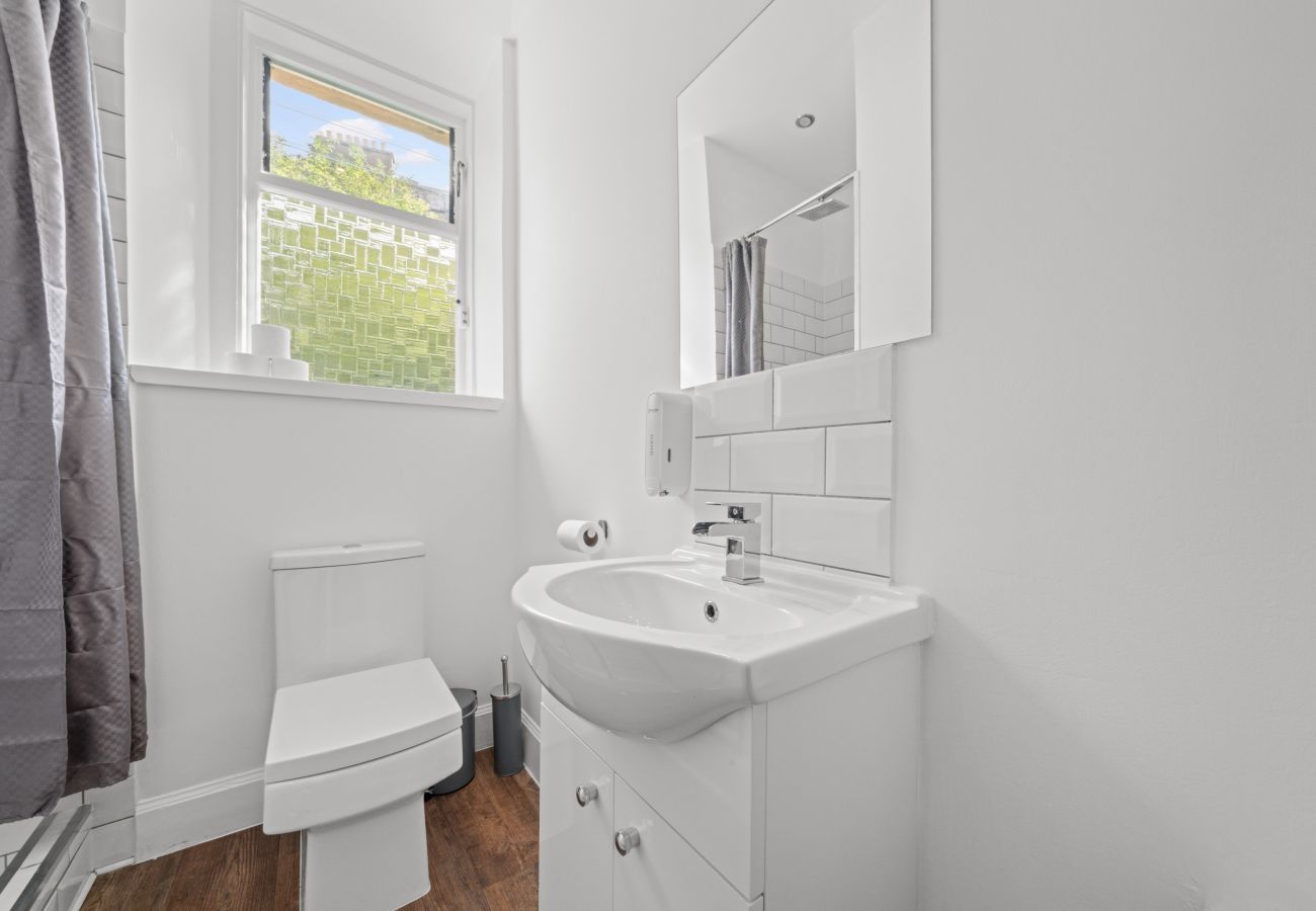 Apartment in Edinburgh - Milton 1 Bedroom Apartment with Sofa bed - Edinburgh