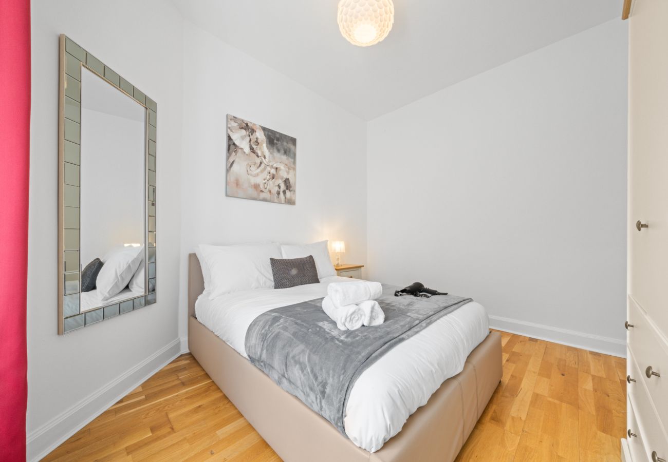 Apartment in Edinburgh - Milton 1 Bedroom Apartment with Sofa bed - Edinburgh